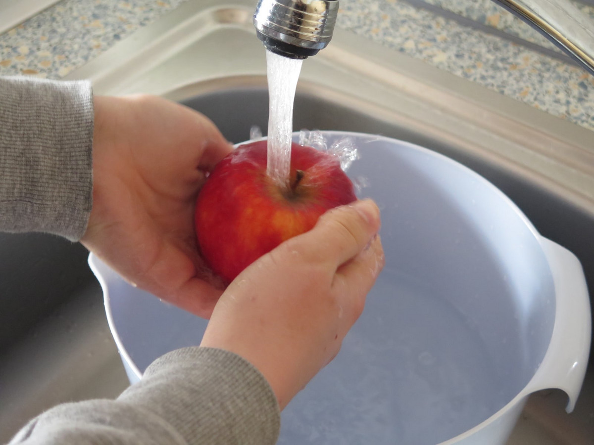 Warmwasser Obst waschen