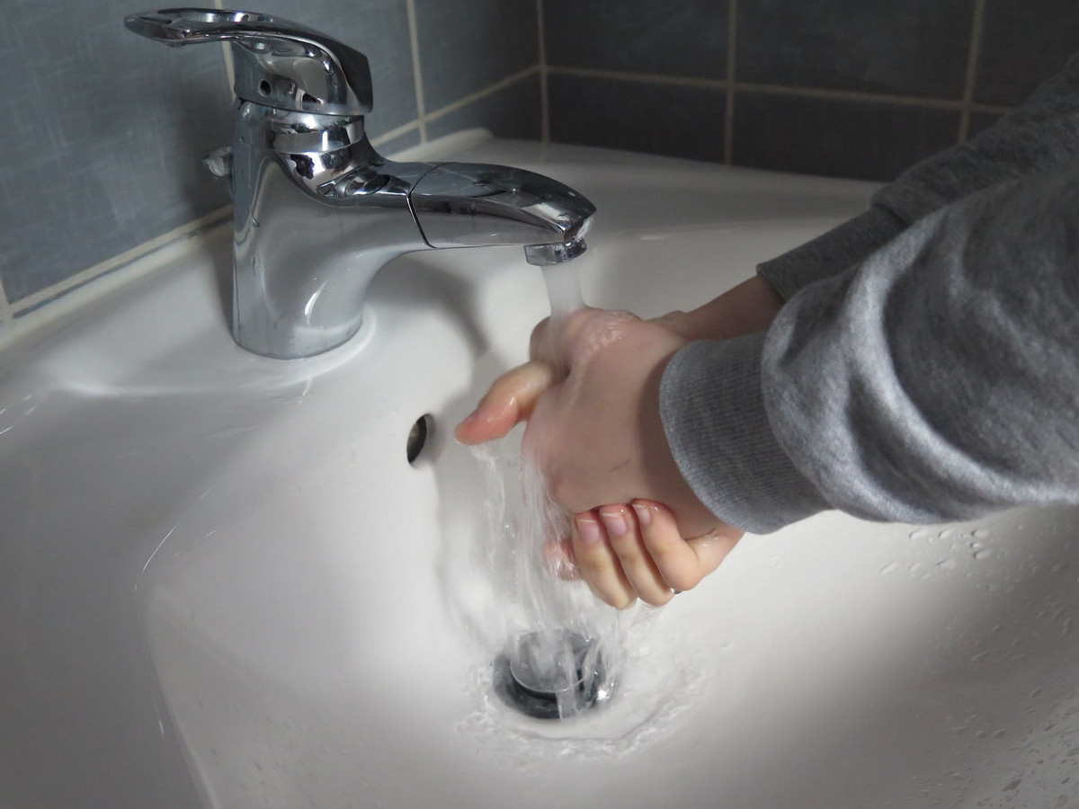 Warmwasser Hände waschen